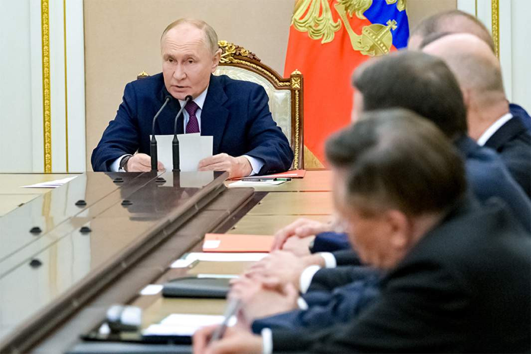 Tổng thống Putin nhấn mạnh rằng nếu Nga nhận được thông tin chính xác về cuộc tấn công quy mô lớn, bao gồm cả việc sử dụng máy bay chiến lược, tên lửa, hoặc các thiết bị không người lái, Nga có thể xem xét sử dụng vũ khí hạt nhân để bảo vệ lãnh thổ và chủ quyền của mình. Điều này không chỉ áp dụng đối với Nga mà còn đối với Belarus, quốc gia là thành viên của Liên minh Nga-Belarus.