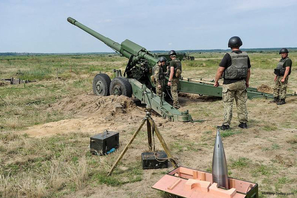 2A36 Giatsint-B là loại pháo dã chiến cỡ nòng 152mm của Liên Xô/Nga, được đưa vào sử dụng từ năm 1975. Do Uraltransmash Works sản xuất, loại pháo này đã được nhiều quốc gia sử dụng, bao gồm Nga, các quốc gia CIS, Phần Lan, Iraq và Ukraine.