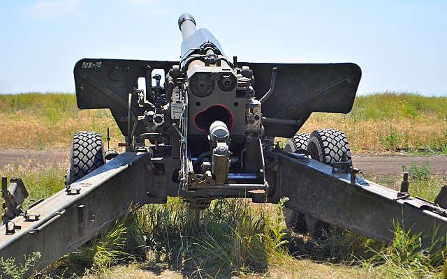 Khẩu pháo này có khả năng bắn đạn hạt nhân với năng suất 0,1-2 kT. Cho đến nay, đạn hạt nhân chưa bao giờ được sử dụng trong chiến đấu. Một số nguồn tin cho biết, Nga đã loại bỏ lượng dự trữ đạn hạt nhân cho hệ thống pháo binh dã chiến của mình.