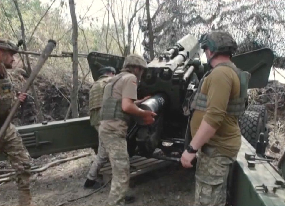 Kể từ năm 2014, hệ thống này pháo binh này đã được các Lực lượng vũ trang Ukraina sử dụng rộng rãi để chống lại lực lượng ly khai được Nga hậu thuẫn. Năm 2022 pháo tự hành Giatsint-B đã được Ukraine sử dụng để chống lại Quân đội Nga. Trong cùng năm đó, Quân đội Nga cũng đã tái kích hoạt Giatsint-B từ kho dự trữ dài hạn.