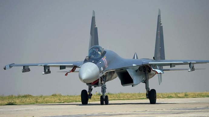 Bộ Quốc phòng Liên bang Nga cho biết, các phi đội máy bay chiến đấu Su-35S của Lực lượng Hàng không Vũ trụ Nga (VKS) đang thực hiện nhiệm vụ chiến đấu theo hướng Avdiivka trong khu vực hoạt động quân sự đặc biệt. Ảnh: Pravda.