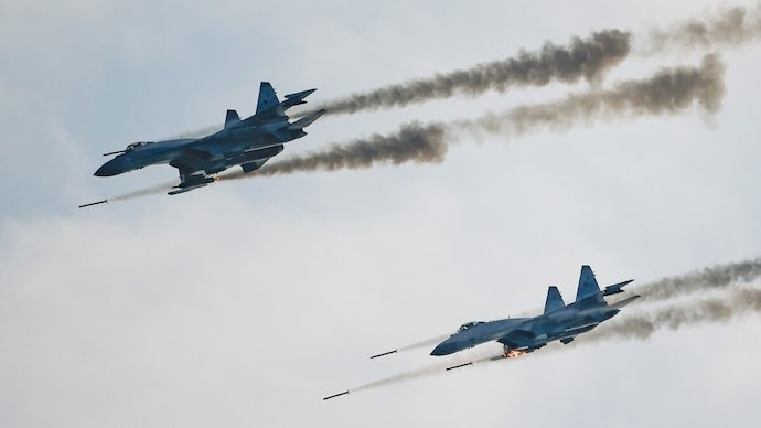 Việc sử dụng hiệu quả máy bay chiến đấu Su-35S theo hướng Avdiivka là một phần trong các hành động quy mô lớn của Lực lượng Hàng không Vũ trụ Nga nhằm hỗ trợ lực lượng mặt đất đạt được các mục tiêu trong khuôn khổ chiến dịch quân sự đặc biệt. Ảnh: India Today.
