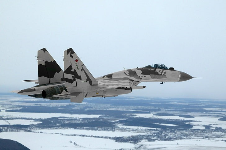 Sự chuyển giao này cũng chính thức đưa Su-35S vào hoạt động. Vài chiếc Su-35S sau đó đã được chuyển đến Lipetsk để phát triển các chiến thuật tác chiến và để huấn luyện. Su-35S cũng thường xuyên được bố trí tại Căn cứ không quân Besovets gần biên giới Phần Lan và tại Căn cứ không quân Uglovoye gần Vladivostok.