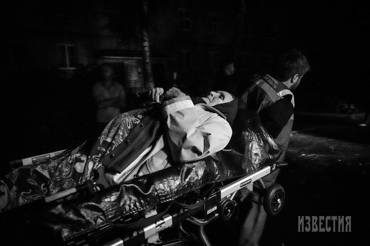 Người dân sơ tán nhận được sự chăm sóc chu đáo với thức ăn nóng, nước uống và các vật dụng cần thiết.