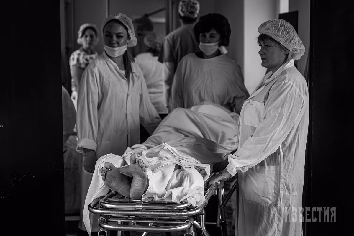 Dù các bác sĩ nỗ lực hết sức để cứu chữa các nạn nhân, nhưng đôi khi họ cũng cảm thấy bất lực trước mức độ nghiêm trọng của tình hình.