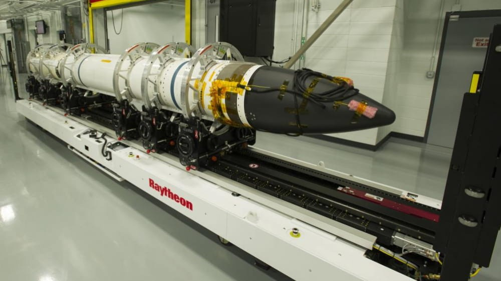 Trong phiên điều trần, Carlos thừa nhận Quân đội Mỹ phóng SM-3 trong quá trình giúp Israel đánh chặn tên lửa Iran. Theo báo cáo, mặc dù SM-3 từng được triển khai trên một tàu khu trục của Mỹ vào năm 2004 và đã tiến hành nhiều cuộc thử nghiệm phóng trong 20 năm qua, nhưng đây là lần đầu tiên SM-3 được đưa vào chiến đấu thực tế.