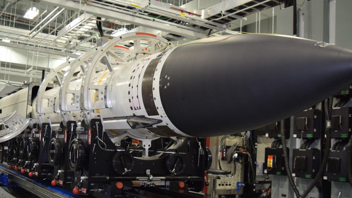 Tên lửa này có nhiều phiên bản khác nhau, giá của SM-3 nằm trong khoảng từ 9,7 triệu USD đến 27,9 triệu USD. Trong khi, giá của SM-2 trong dòng tên lửa tiêu chuẩn chỉ là 2 triệu USD và SM-6 chỉ là 3,9 triệu USD.