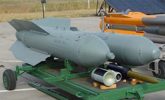 Bom, đạn thế hệ mới có chức năng trí tuệ nhân tạo được xem là phương tiện tấn công hiệu quả nhất. Các nhà thiết kế cho biết, thành công chính của họ chính là tạo ra những thiết bị điện tử có thể đối phó với chiến tranh điện tử.