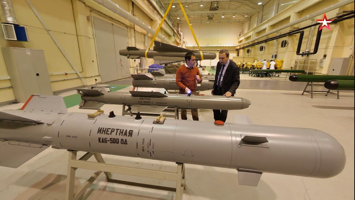 Bộ Quốc phòng Nga đã hoàn thành các cuộc thử nghiệm loại bom mới có trọng lượng 250, 500 và 1.500 kg. Các doanh nghiệp quốc phòng sẽ sản xuất những quả bom mới này. Hợp đồng cho những quả bom mới đã được ký kết và bắt đầu sản xuất hàng loạt. Các cuộc thử nghiệm bom cho máy bay Su-57 vẫn đang được tiến hành.