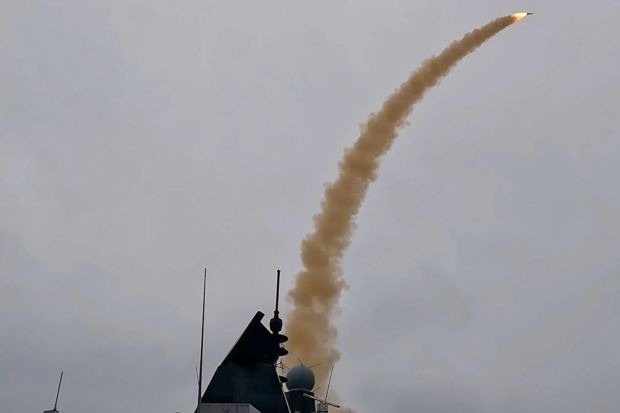 Bộ Quốc phòng Anh hôm 21/01 cho biết, họ sẽ chi 405 triệu bảng Anh (514 triệu USD) để nâng cấp hệ thống tên lửa phòng không Sea Viper, hiện đang được Hải quân Hoàng gia sử dụng để bắn hạ máy bay không người lái của Houthi trên Biển Đỏ.