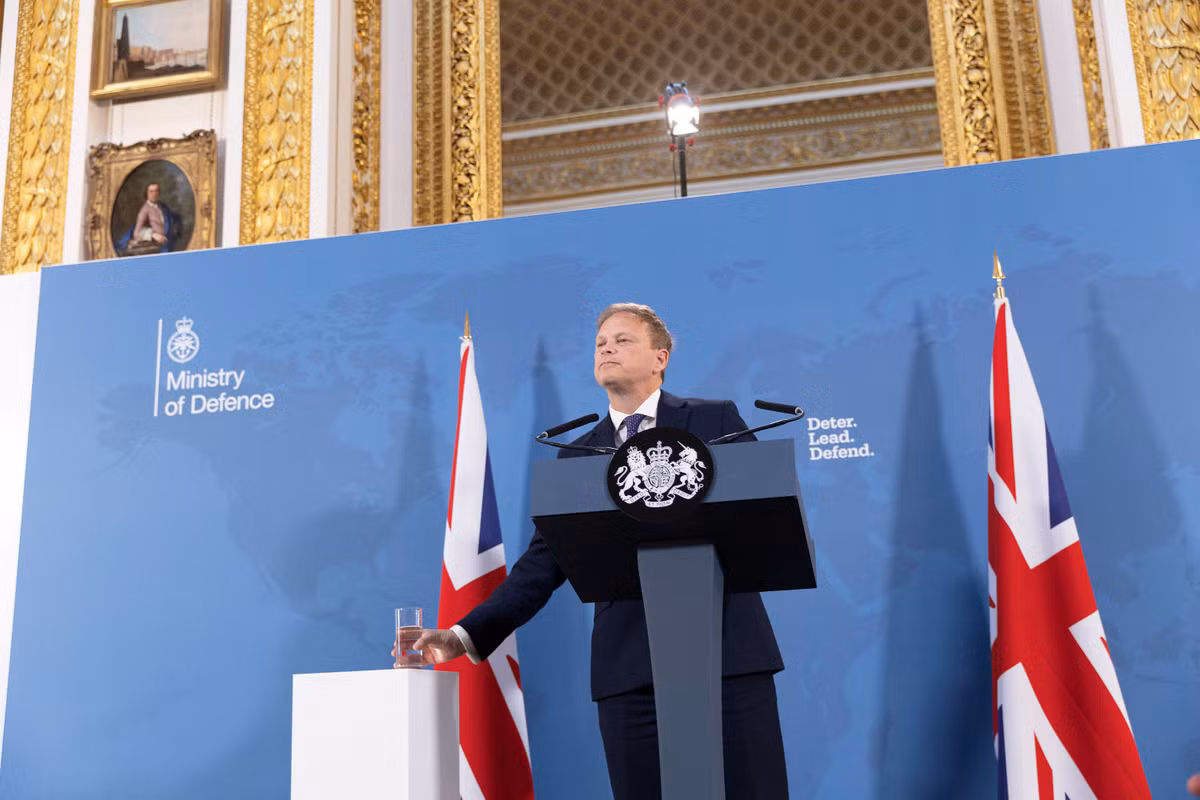 Bộ Quốc phòng Anh cho biết thêm rằng, các hợp đồng này đã được trao cho bộ phận MBDA của Anh, một liên doanh tên lửa thuộc sở hữu của Airbus, BAE Systems và Leonardo.