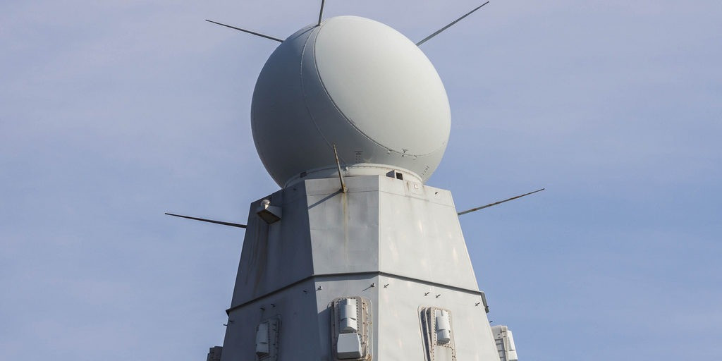 Hệ thống này được thiết kế để bảo vệ cả lực lượng trên bộ và trên biển khỏi các cuộc tấn công của máy bay, đồng thời có thể bảo vệ hạm đội hải quân trước tên lửa chống hạm siêu thanh. Hệ thống phòng không Sea Viper bao gồm các radar tầm xa SAMPSON và S1850M, hệ thống quản lý chiến đấu, hệ thống phóng tên lửa Sylver, tên lửa Aster 15 và Aster 30.