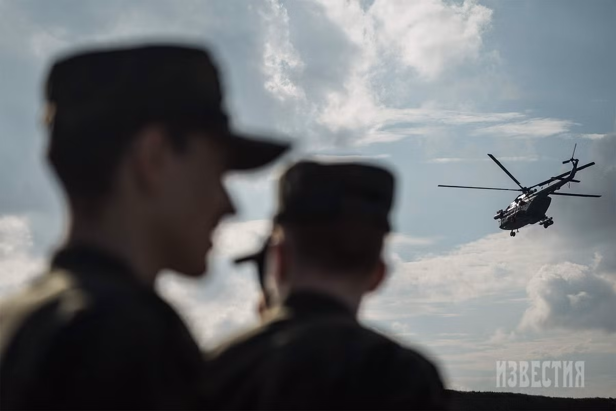 Tại khu vực bờ biển Chukotka, gần mũi Vankarem, các tàu của Hạm đội Phương Bắc đã tiến hành đổ bộ lực lượng lính thủy đánh bộ.