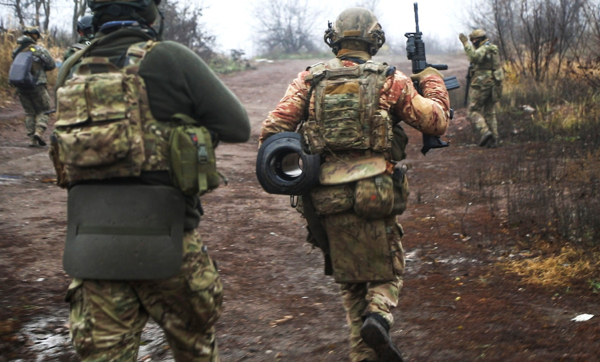 Động thái này hoàn toàn giống với trận chiến Bahmut ban đầu. Được biết, trong trận Bakhmut, Quân đội Ukraine cử tổng cộng 27 lữ đoàn đến tiếp viện, kết quả là Quân đội Nga đã biến nơi này thành “máy xay thịt”, gây tiêu hao lớn cho Quân đội Ukraine.