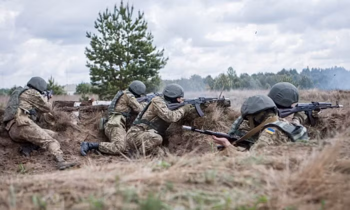 Giao tranh dữ dội đã nổ ra trên nhiều mặt trận ở miền đông Ukraine và Chasov Yar đã trở thành tâm điểm gây chú ý trong thời gian qua. Chasov Yar là vị trí chiến lược trong tuyến phòng thủ thứ hai của Quân đội Ukraine, nơi tập trung lớn quân tinh nhuệ của Ukraine. Ảnh: The Guardian.