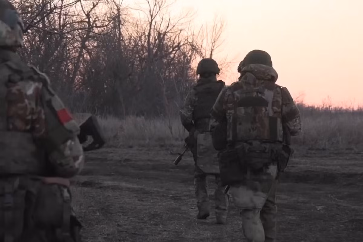 Quân đội Nga lúc này chỉ có thể sử dụng lực lượng tinh nhuệ tấn công vào các vị trí quan trọng như quận trung tâm Chasovnyar, điều này khiến Quân đội Ukraine cảm thấy Chasovnyar đang gặp nguy hiểm và cần phải bổ sung quân tiếp viện.