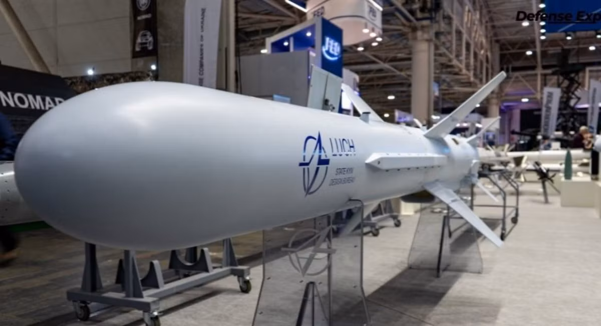 Được phát triển bởi công ty Luch Design Bureau của Ukraine, R-360 Neptune là một loại tên lửa hành trình cận âm. Nó lần đầu tiên được giới thiệu tại Triển lãm quốc tế về vũ khí và an ninh năm 2015 tại Kiev và đã được đưa vào sử dụng trong Hải quân Ukraine từ năm 2021.