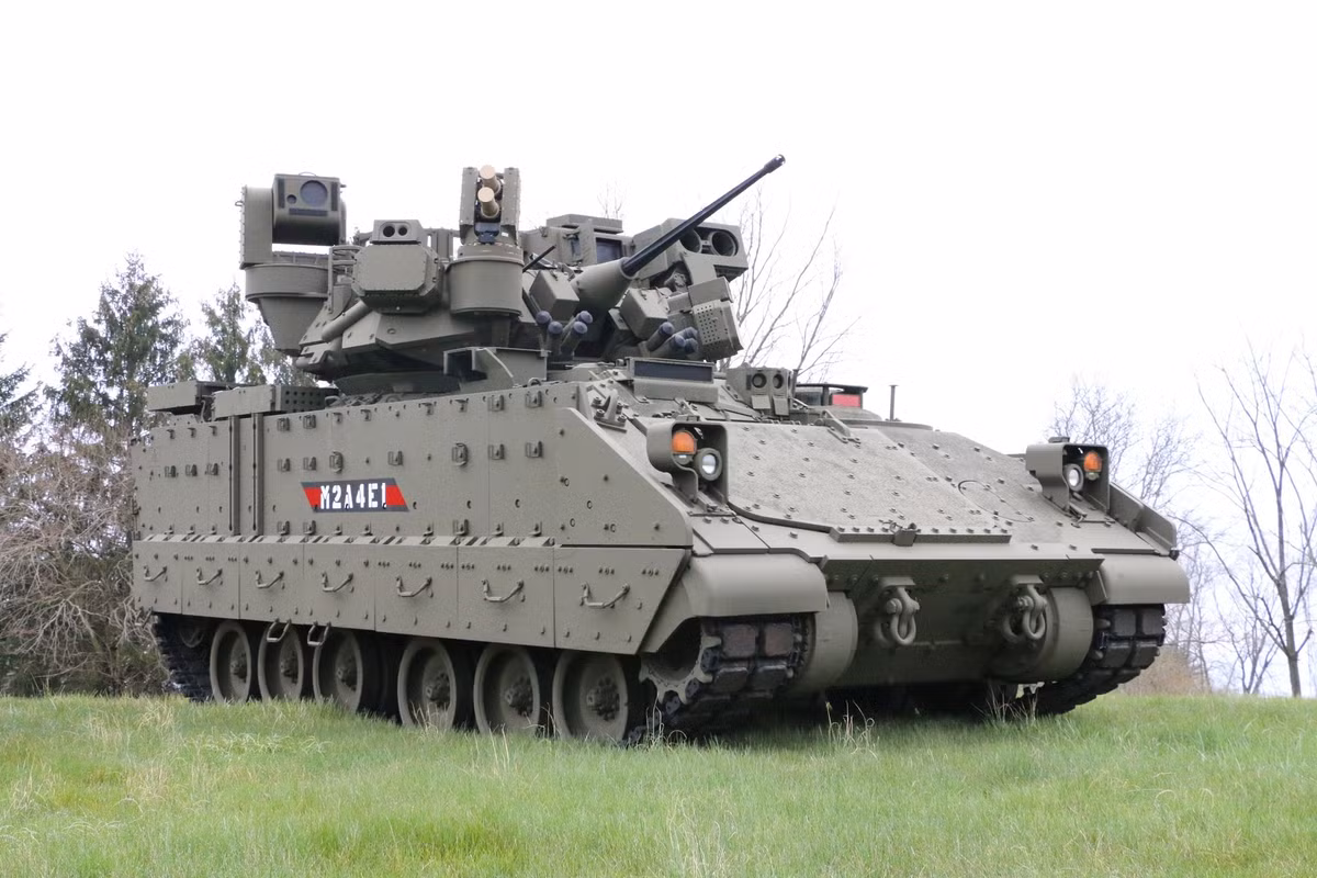 Kể từ khi được Ukraine đưa vào sử dụng, xe chiến đấu bộ binh Bradley M2A2 đã chứng minh là một tài sản quan trọng trong nỗ lực chống lại các lực lượng thiết giáp Nga. Ảnh: The Defense Post.