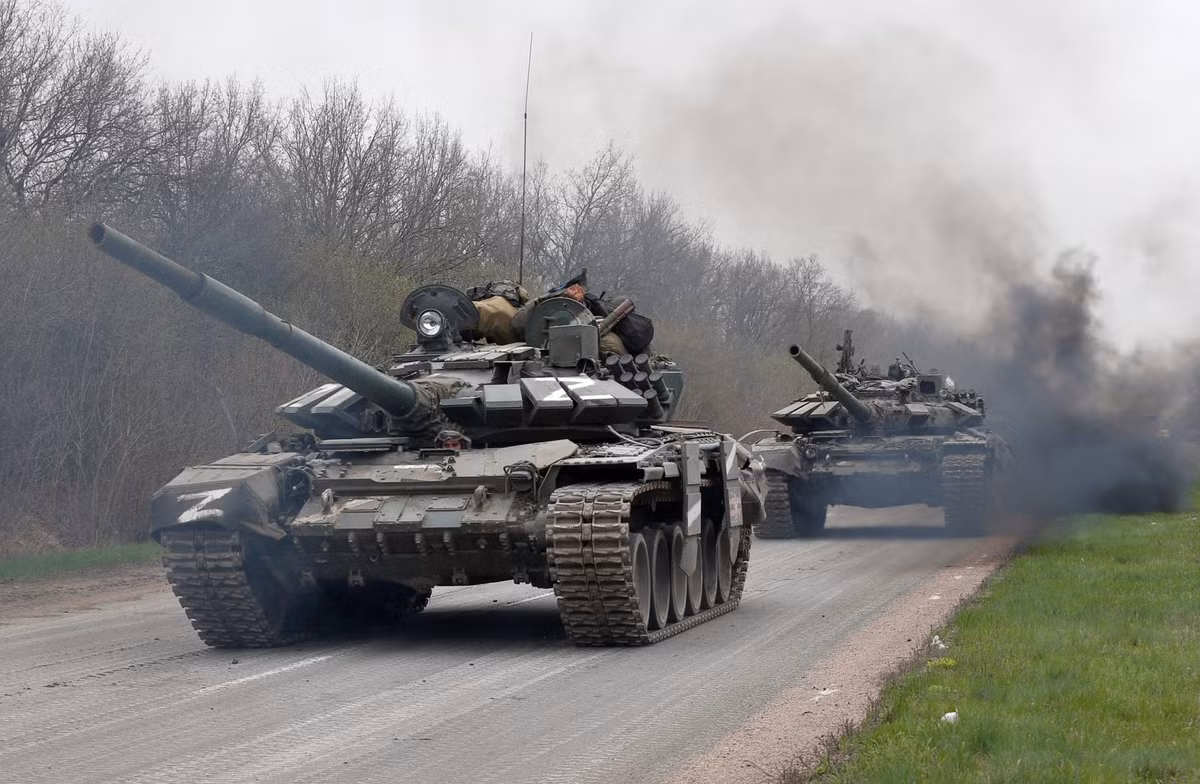 Điều này chủ yếu là do Quân đội Nga đã tăng cường các cuộc tấn công kể từ sau cuộc bầu cử Tổng thống Nga. Thời tiết ấm và khô hiện nay cho phép xe tăng Nga cơ động và dễ dàng tiến vào hầu hết các khu vực chiến trường. Ảnh: Atlantic Council.