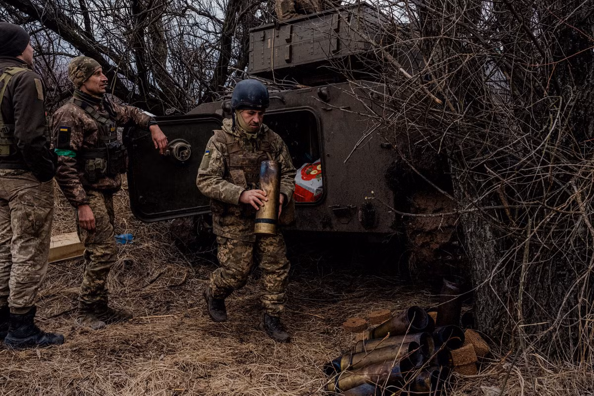 Tổng thống Ukraine Zelensky cho biết trong một cuộc phỏng vấn gần đây với truyền thông rằng, Ukraine đã xây dựng kế hoạch phản công mới, nhưng vẫn cần vũ khí của Mỹ. Nếu Mỹ không cung cấp hỗ trợ mới, Ukraine có thể đối mặt với thất bại.