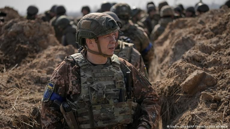 Theo báo cáo trên trang web TSN TV của Ukraine vào ngày 14/4, trong bối cảnh Quân đội Nga tiếp tục tấn công và tình hình ở miền đông Ukraine đang rơi vào tình thế nghiêm trọng, ông Sersky đã tiến hành thị sát hai ngày các chiến tuyến ở khu vực Donetsk, để củng cố các vị trí phòng thủ của Quân đội Ukraine.