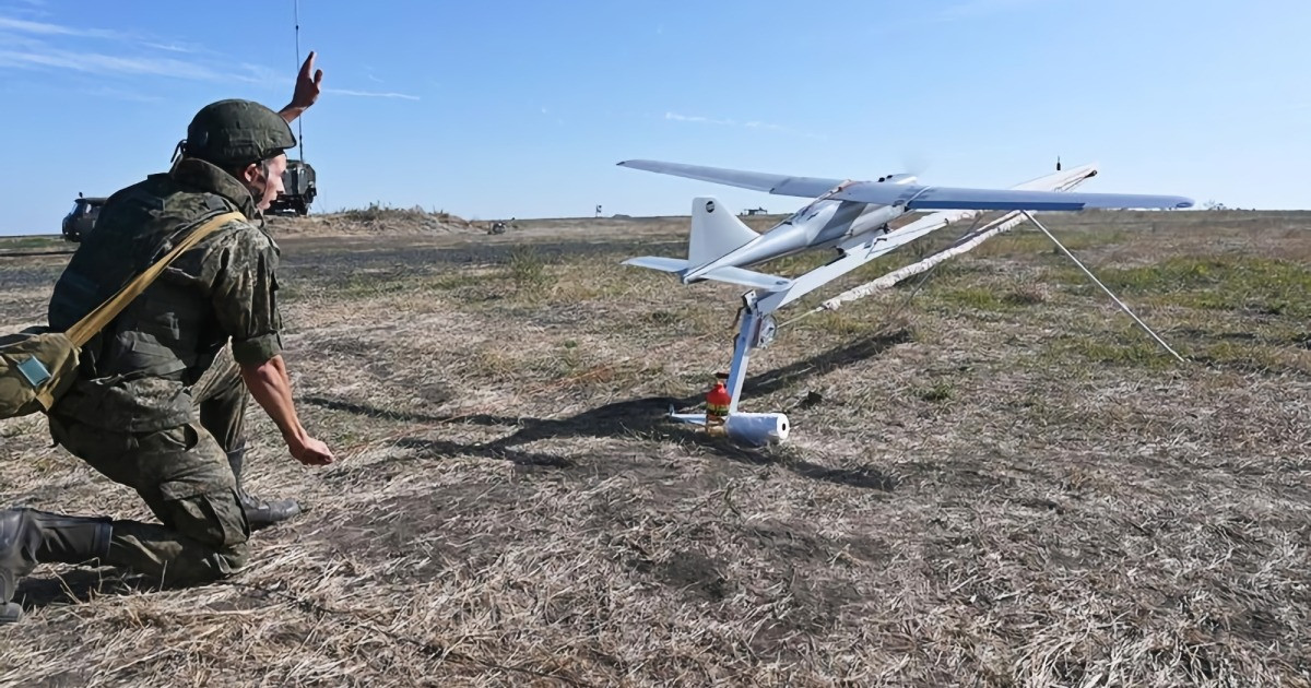 Máy bay không người lái FPV, thường được sử dụng trong các nhiệm vụ tấn công chính xác, đã chứng minh được hiệu quả đặc biệt trong việc vô hiệu hóa các mục tiêu có tính cơ động cao hoặc các mục tiêu được bảo vệ tốt.