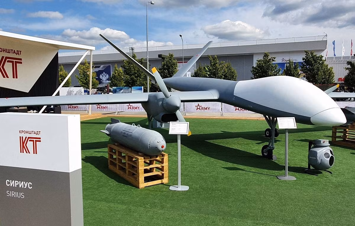 Kể từ khi bắt đầu cuộc xung đột ở Ukraine, cả hai bên đã tăng cường sử dụng máy bay không người lái để trinh sát, nhắm mục tiêu và không kích. Tuy nhiên, Quân đội Ukraine thông qua các sáng kiến như sử dụng máy bay không người lái FPV đã gây cản trở các hoạt động của Nga bằng cách gây ra tổn thất đáng kể cho các thiết bị tiên tiến như Merlin-BP.