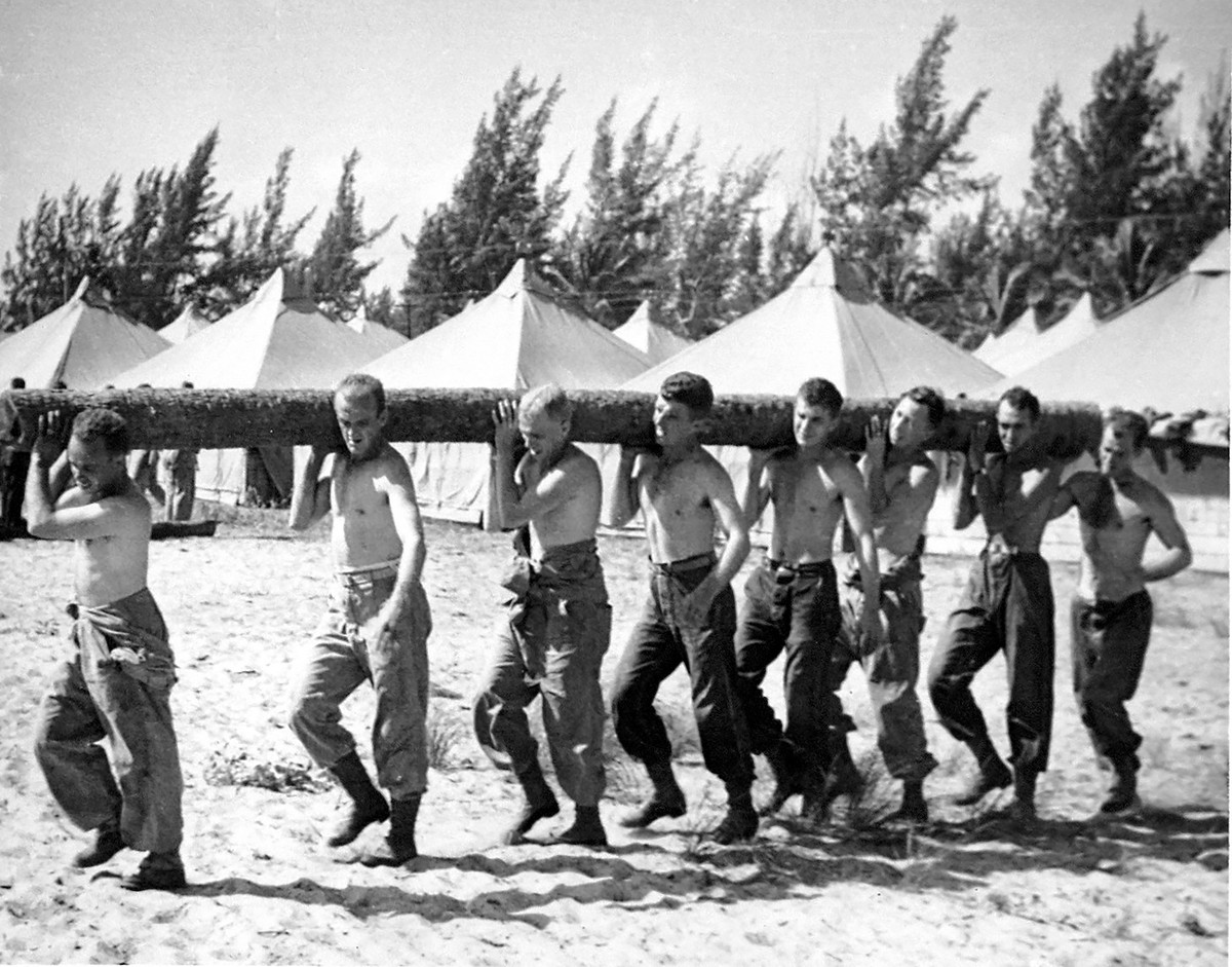 Đặc nhiệm SEAL được đánh giá là một trong những đơn vị tinh nhuệ nhất của Quân đội Mỹ. Được giao những nhiệm vụ đặc biệt nhạy cảm và đòi hỏi khắt khe nhất, SEAL từ lâu đã khẳng định được vị thế của mình trong nhận thức của công chúng. Ảnh: Naval Special Warfare Command.