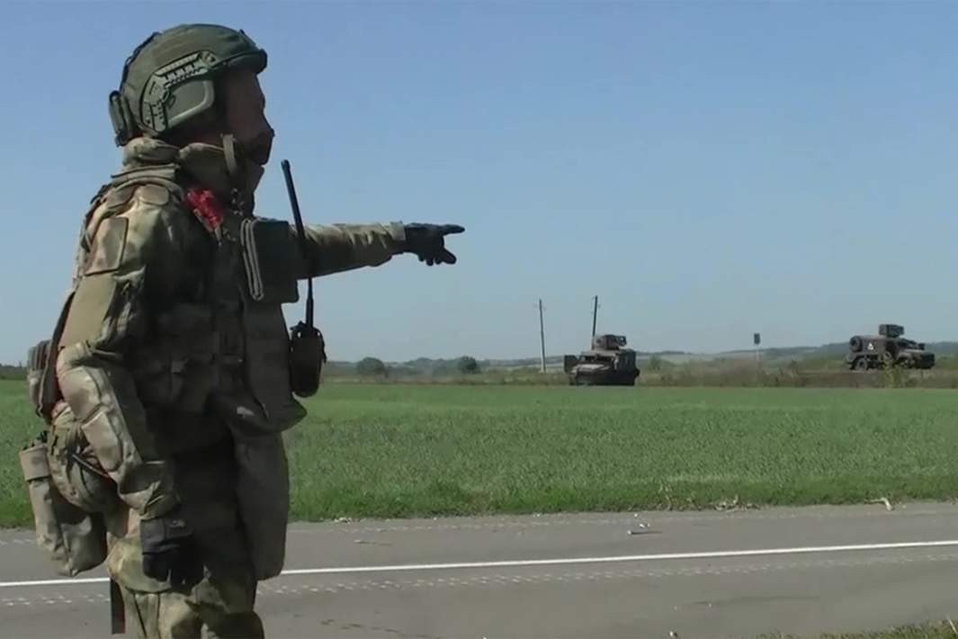 Bộ trưởng Quốc phòng Nga lúc bấy giờ, ông Sergei Shoigu, cũng khẳng định rằng các cuộc tấn công này đã làm giảm đáng kể tiềm năng quân sự của Ukraine, đồng thời nhấn mạnh rằng mọi biện pháp cần thiết đã được thực hiện để tránh thương vong cho dân thường Ukraine. Nguồn ảnh: Bộ Quốc phòng Nga.