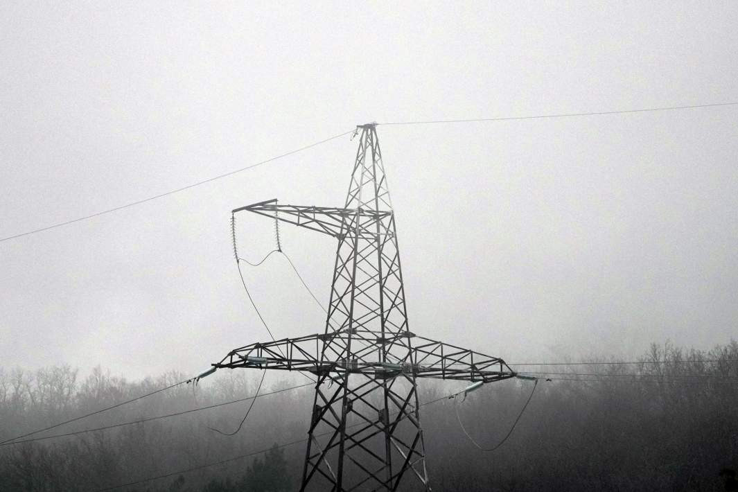 Ở một diễn biến khác, Thống đốc tỉnh Belgorod, Vyacheslav Gladkov, cho biết, Ukraine đã sử dụng 23 máy bay không người lái và hơn 70 đầu đạn để tấn công 27 khu dân cư trong khu vực. Các cuộc tấn công bằng thiết bị bay không người lái đã gây ra thiệt hại cho nhiều cơ sở hạ tầng, nhưng may mắn không có thương vong. Nguồn ảnh: Izvestia.