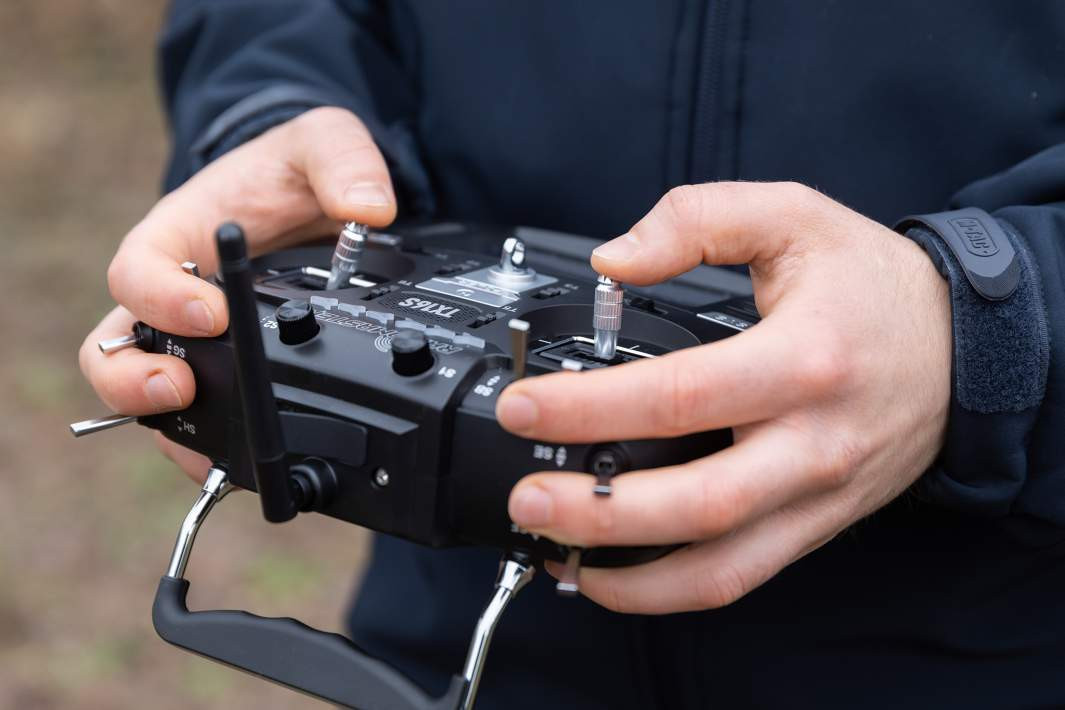 Rạng sáng ngày 27/8, lực lượng Nga đã tiến hành một cuộc tấn công bằng vũ khí chính xác tầm xa vào các mục tiêu quan trọng trong hạ tầng sân bay của Ukraine. Bộ Quốc phòng Nga cho biết tên lửa Kinzhal và các máy bay không người lái đã được sử dụng trong cuộc tấn công này, và tất cả các mục tiêu đã được tiêu diệt. Nguồn ảnh: Global Look Press.