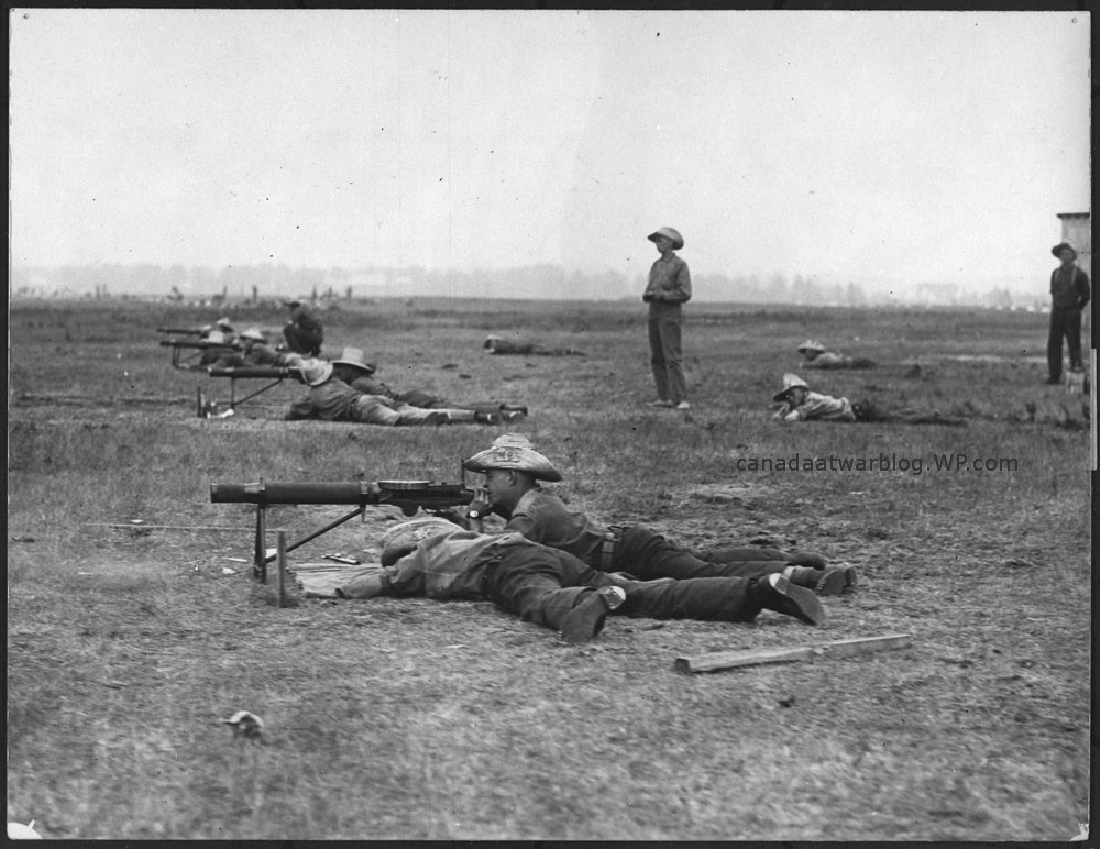 Isaac Lewis bất mãn nên xuất ngũ và tới Bỉ, thành lập Công ty Armes Automatique Lewis tại Liege. Công ty của Isaac Lewis có hợp tác chặt chẽ với hãng BSA của Anh. Năm 1914, công ty của Isaac Lewis bán lại thiết kế của súng máy cho BSA, đồng thời Isaac Lewis cũng chuyển tới Anh để tránh Thế chiến I.