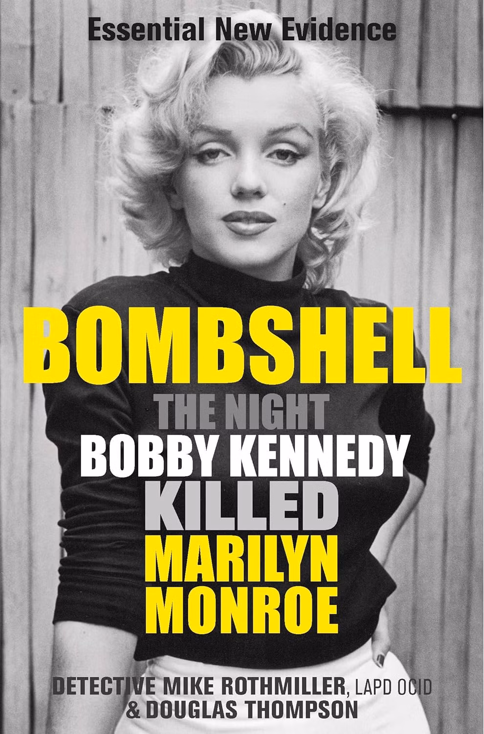 Trước đó, trong cuốn sách "Bombshell: The Night Bobby Kennedy Killed Marilyn Monroe" (tạm dịch "Bom tấn: Trong đêm Bobby Kennedy sát hại Marilyn Monroe"), cựu thám tử Mike Rothmiller tuyên bố, Marilyn Monroe đã bị Bobby Kennedy đầu độc bằng một loại thuốc tối mật do CIA phát minh ra nhằm ngăn cản cô công khai chuyện của mình với hai anh em. Ảnh: Bìa sách "Bombshell: The Night Bobby Kennedy Killed Marilyn Monroe" (Nguồn: Amazon).