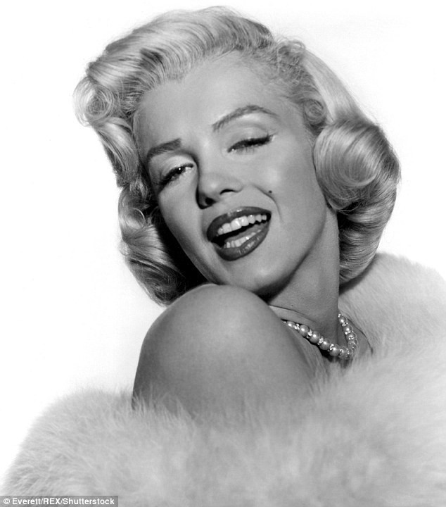 Nửa thế kỷ qua, những bí ẩn về cái chết của "biểu tượng sex" Marilyn Monroe, cũng như về mối quan hệ với anh em nhà Kennedy vẫn luôn thu hút sự chú ý của dư luận. Ảnh: Nữ minh tinh Marilyn Monroe (Nguồn: Shutterstock).