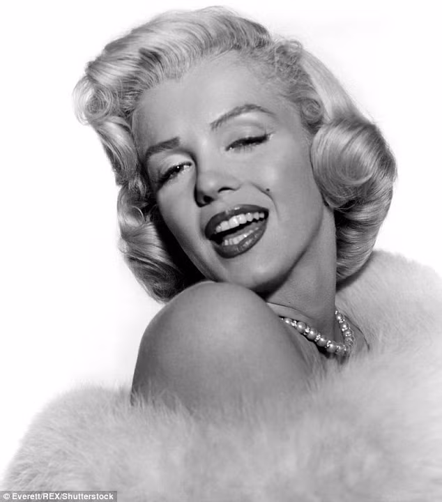 Nửa thế kỷ qua, những bí ẩn về cái chết của "biểu tượng sex" Marilyn Monroe, cũng như về mối quan hệ với anh em nhà Kennedy vẫn luôn thu hút sự chú ý của dư luận. Ảnh: Nữ minh tinh Marilyn Monroe (Nguồn: Shutterstock).