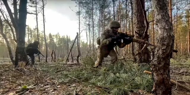 Đây đều là những mặt trận rất quan trọng, đặc biệt tại Atmsk, nhiều nguồn tin cho biết, Quân đội Nga chính thức phát động trận tấn công vào Chasov Yar, đây sẽ là một điểm nhấn khác trong diễn biến xung đột giữa Nga và Ukraine trong năm nay.