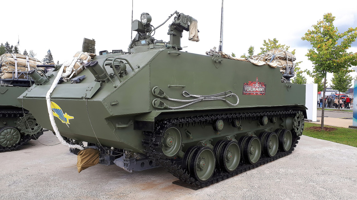 Trong bối cảnh cuộc xung đột đang diễn ra, Kurganmashzavod đã tăng cường sản xuất mạnh mẽ, với công suất hiện tại đạt khoảng 80 đến 100 xe chiến đấu bộ binh mỗi tháng, bao gồm các mẫu BMP-3 và BMD-4M đã nâng cấp. Nhà máy đang tích hợp một loạt công nghệ tiên tiến để cải thiện năng lực sản xuất, bao gồm một hệ thống sản xuất mạnh mẽ với các nhà máy chuyên dụng và xưởng phụ trợ, đảm bảo toàn bộ quy trình từ thiết kế đến lắp ráp cuối cùng. Nguồn ảnh: Kirill Borisenko.