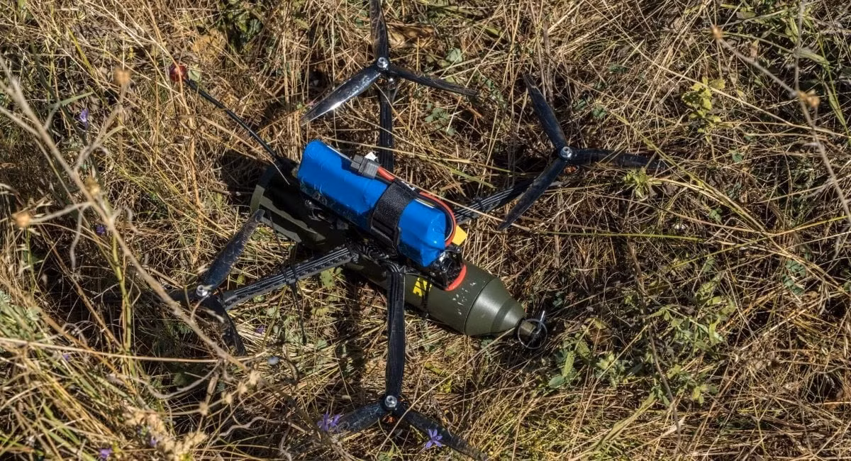 Máy bay không người lái Piranya được làm từ polyme gia cố bằng sợi carbon, có tầm hoạt động lên tới 15 km và khả năng chuyên chở lên tới 4,5 kg. UAV được thiết kế để tiêu diệt cả xe tăng hạng nhẹ và xe bọc thép, cũng như các hầm trú ẩn và công sự.