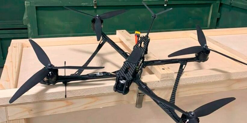 Theo người phát ngôn Cục thiết kế Simbirsk, Piranya đã chứng tỏ khả năng hoạt động ngay cả trong môi trường tác chiến điện tử. “Chúng tôi có kết luận chính thức từ Bộ Quốc phòng Nga, dựa trên kết quả thử nghiệm thiết bị trong khu vực hoạt động quân sự đặc biệt rằng, chiếc UAV này chịu được tác động của chiến tranh điện tử”.