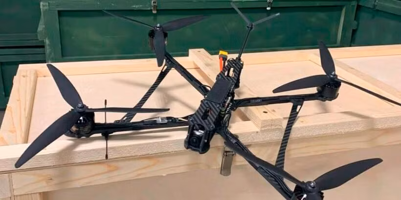 Theo người phát ngôn Cục thiết kế Simbirsk, Piranya đã chứng tỏ khả năng hoạt động ngay cả trong môi trường tác chiến điện tử. “Chúng tôi có kết luận chính thức từ Bộ Quốc phòng Nga, dựa trên kết quả thử nghiệm thiết bị trong khu vực hoạt động quân sự đặc biệt rằng, chiếc UAV này chịu được tác động của chiến tranh điện tử”.