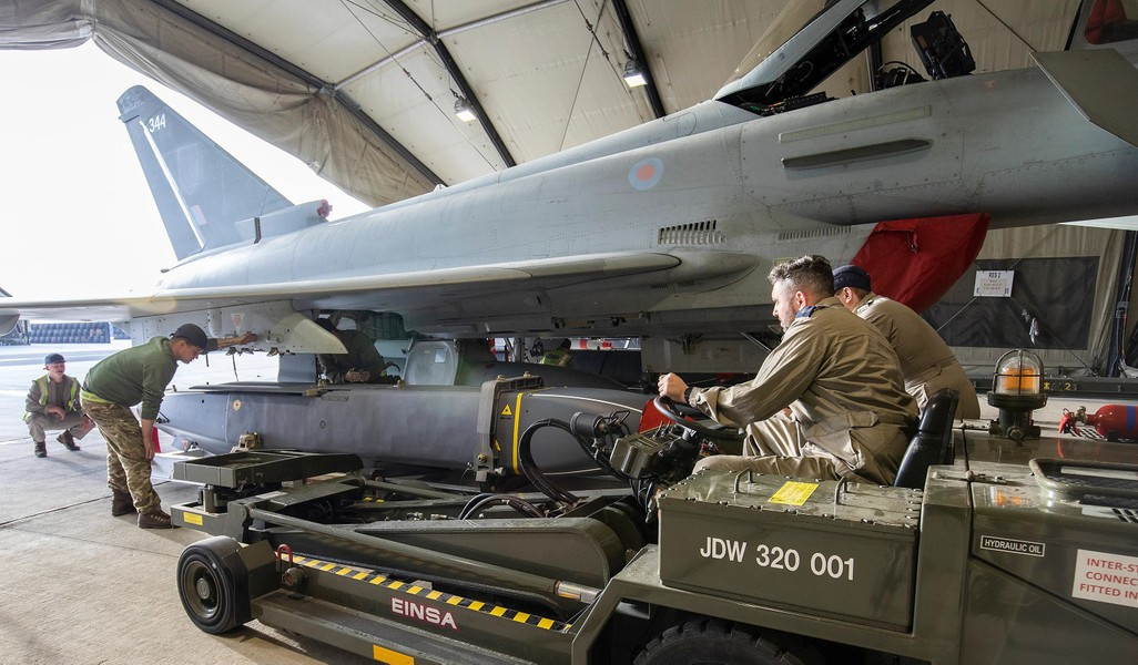 Scalp EG/Storm Shadow được dẫn đường bởi một hệ thống đo lường quán tính, cập nhật đường bay thông qua bản đồ địa hình kỹ thuật số và định vị vệ tinh GPS.