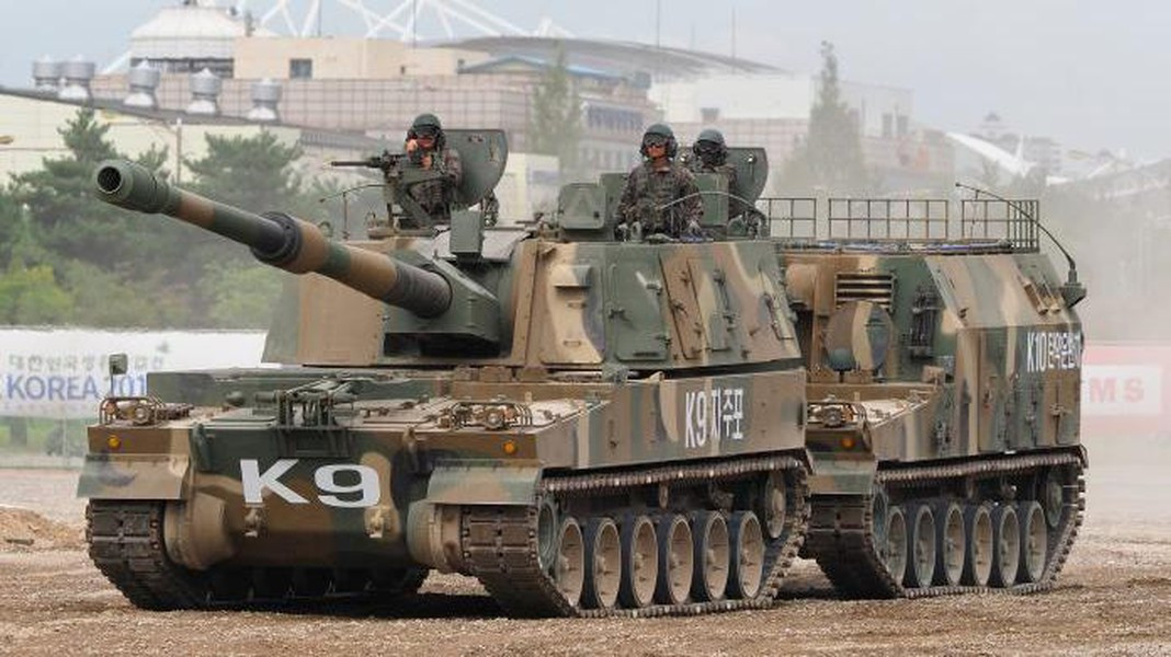 Sự hợp tác giữa Hanwha Aerospace và Ba Lan bắt đầu bằng việc cung cấp pháo tự hành "Sấm sét" K9 vào năm 2022 và các bệ phóng tên lửa phóng loạt K239 Chunmoo vào năm 2023.