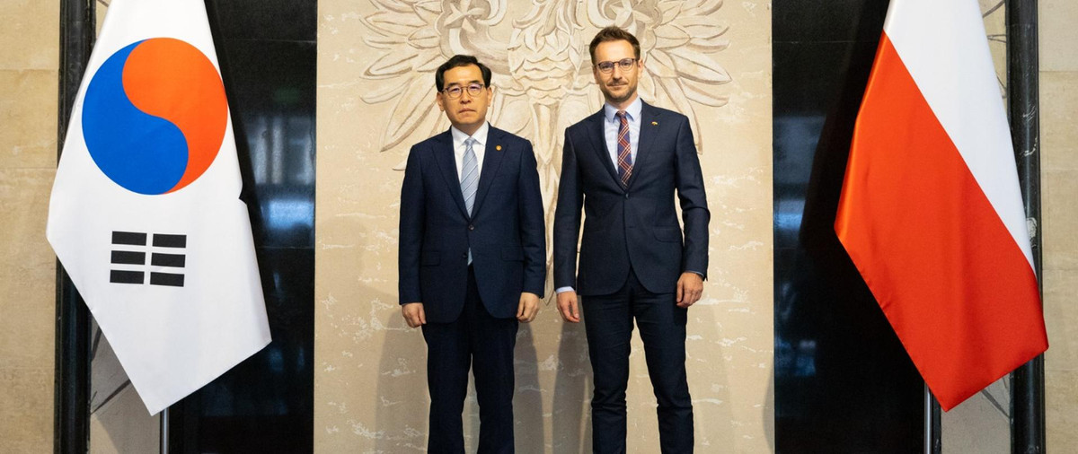 Thứ trưởng Ba Lan Marcin Kulasek khẳng định tầm quan trọng của mối quan hệ này và bày tỏ mong muốn hợp tác liên tục, nhấn mạnh cam kết chung nhằm tăng cường quan hệ quốc phòng giữa hai nước.