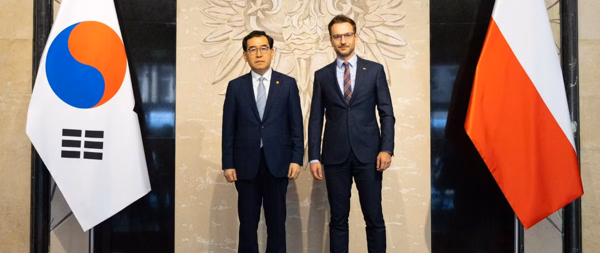 Thứ trưởng Ba Lan Marcin Kulasek khẳng định tầm quan trọng của mối quan hệ này và bày tỏ mong muốn hợp tác liên tục, nhấn mạnh cam kết chung nhằm tăng cường quan hệ quốc phòng giữa hai nước.