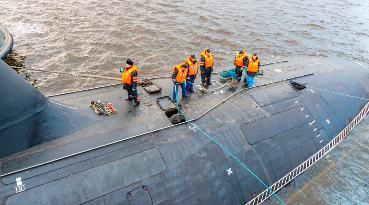 Điểm nhấn chính của tàu ngầm Krasnoyarsk là công nghệ tàng hình. Kết hợp với các hệ thống điện tử tiên tiến, hệ thống phát hiện và định vị các vật thể dưới nước hiện đại như MGK-600 và hệ thống quản lý chiến đấu, giúp tàu ngầm Krasnoyarsk có khả năng phát hiện tàu ngầm đối phương từ khoảng cách xa hơn.