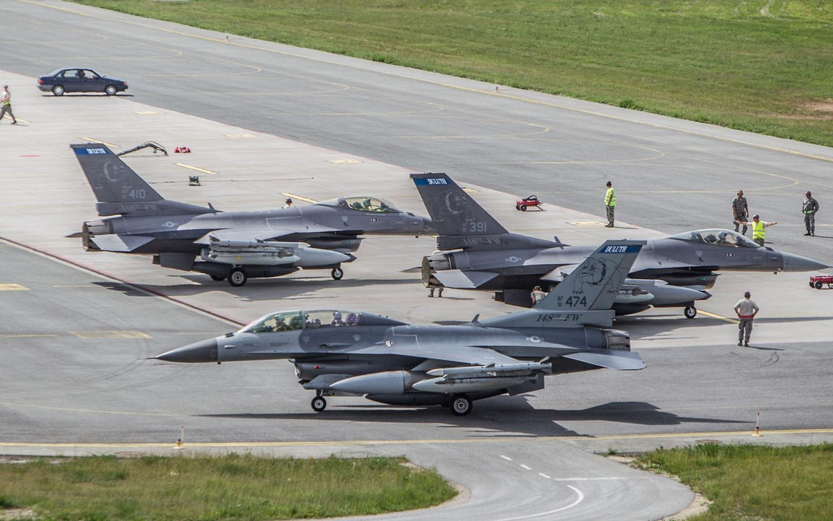 Nhiệm vụ của F-16 ở Ukraine rất đa dạng, nhưng chiếc máy bay này sẽ được ưu tiên để hỗ trợ khả năng phòng không, bao gồm việc đánh chặn tên lửa và những quả bom lượn cực kỳ nguy hiểm do Quân đội Nga thả xuống.