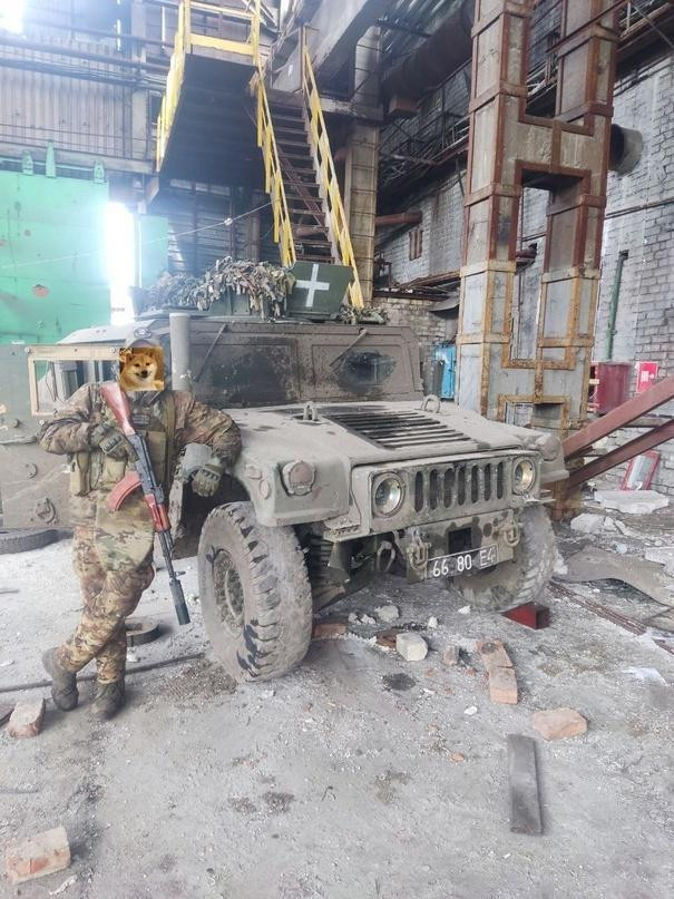 Trước đó, Quân đội Nga đã bắt giữ một xe chiến đấu bộ binh M2A2 Bradley do Mỹ sản xuất và vận chuyển về Moscow để trưng bày. Rõ ràng, nếu bắt được một chiếc xe tăng chiến đấu chủ lực Leopard 2A6 như vậy thì sớm muộn nó cũng sẽ được chuyển về Moscow.