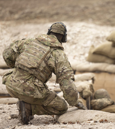 Australia, quốc gia láng giềng, đã cung cấp hơn 1,3 tỷ đô la Australia (hơn 879 triệu đô la Mỹ) cho Ukraine và gần đây công bố gói hỗ trợ quân sự lớn nhất trị giá 250 triệu đô la Australia (hơn 169 triệu đô la Mỹ). Ảnh: Quân đội New Zealand huấn luyện cho các học viên Lực lượng Vũ trang Ukraine tại Anh.