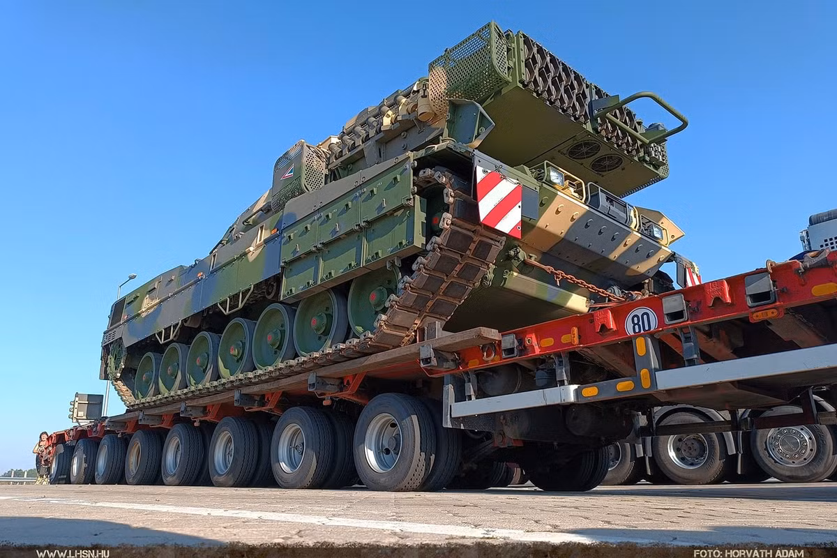 Phiên bản này thể hiện những cải tiến đáng kể với giáp bảo vệ bổ sung, hỏa lực mạnh và tích hợp công nghệ mới. So với các mẫu trước đó, Leopard 2A8 có lớp giáp tổng hợp nâng cao, bao gồm lớp giáp mô-đun có thể dễ dàng nâng cấp để chống lại các mối đe dọa mới trong tương lai.