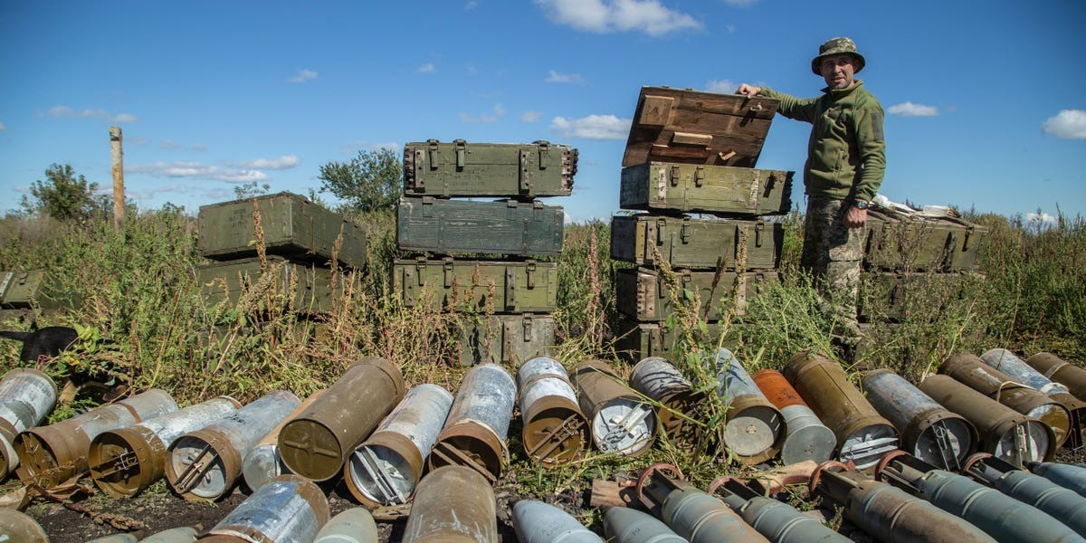 Theo thông tin từ Quân đội Ukraine, khoảng 25.000 quả đạn pháo được cất giữ ở đây và có hàng chục binh sĩ Ukraine chịu trách nhiệm canh gác kho vũ khí. Sau khi kho đạn bị tấn công, một lượng lớn đạn pháo trong kho đã phát nổ và không một người lính nào ở đây sống sót.